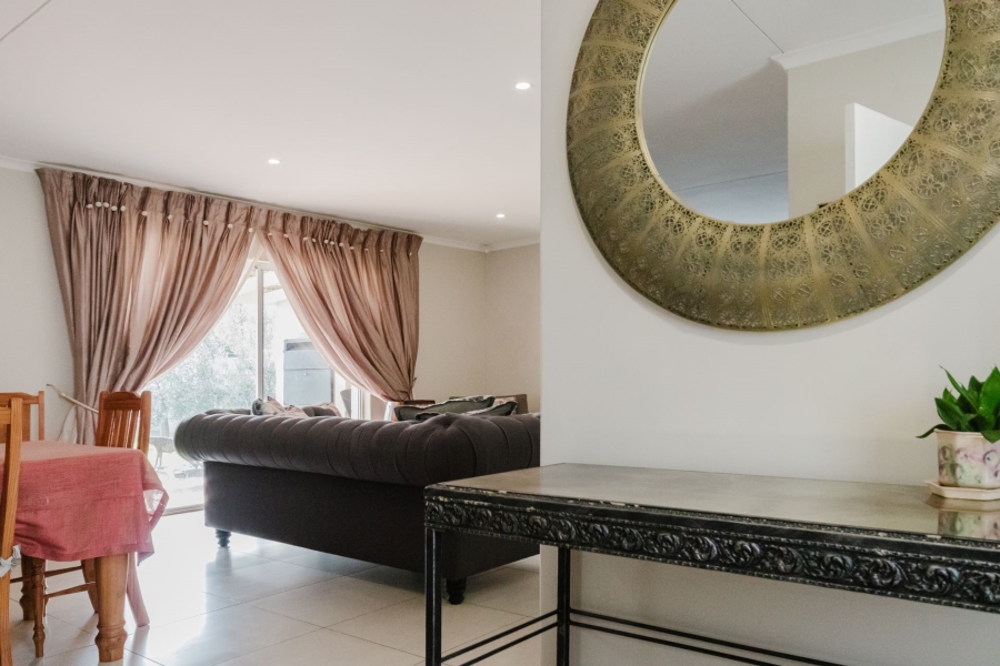4 Bedroom Property for Sale in Sunningdale Western Cape